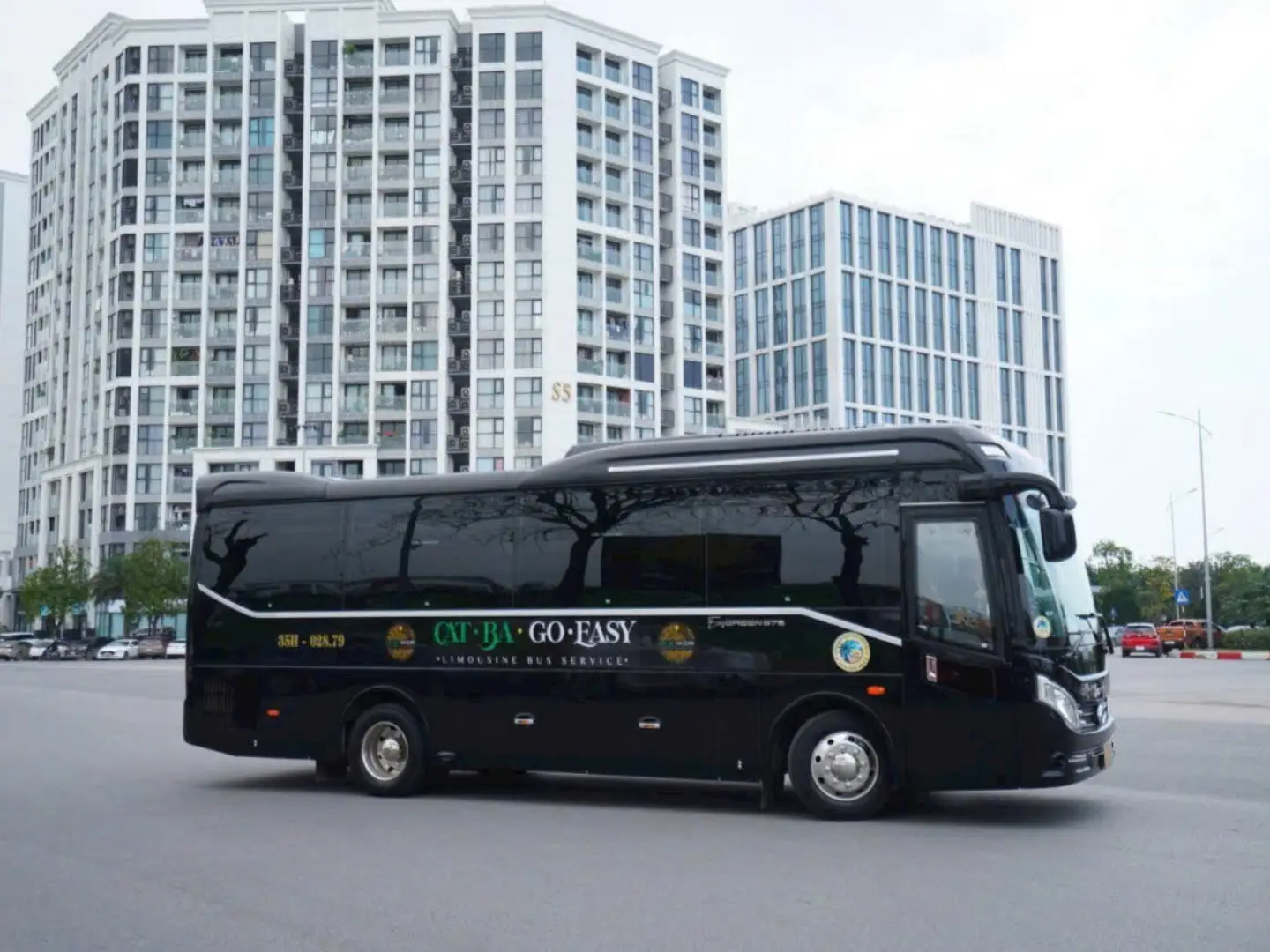 Cat Ba Limousine 19 Seats from Hanoi to Cat Ba