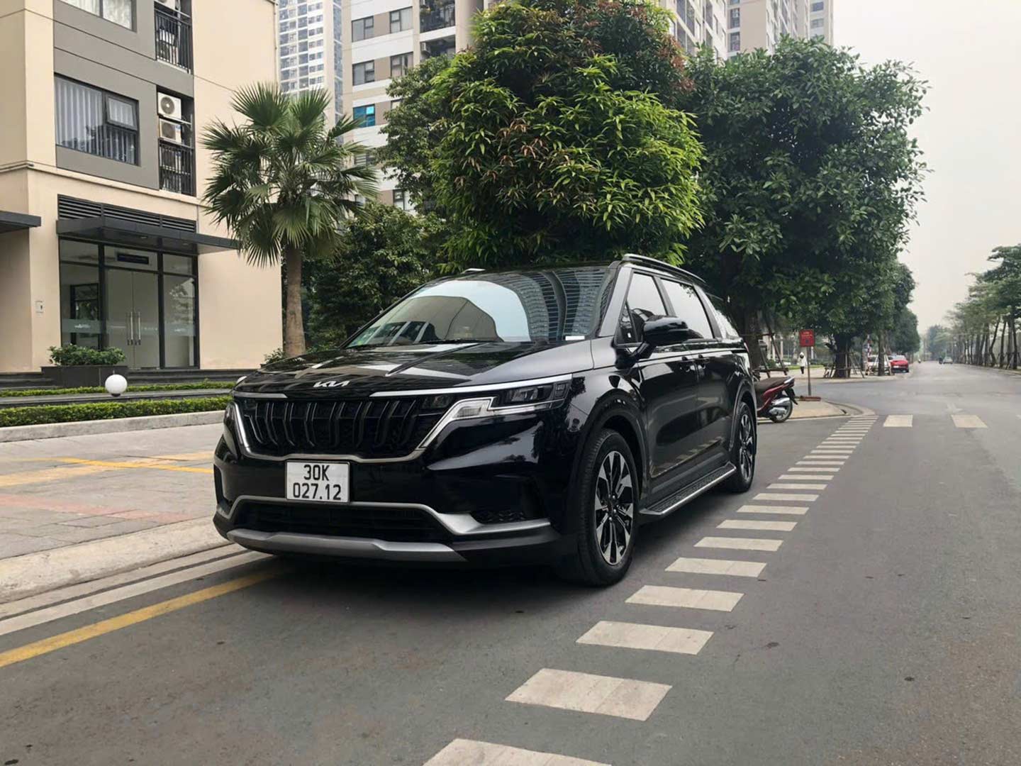 Luxury Private 7 Seats Car Hanoi to Halong Bay