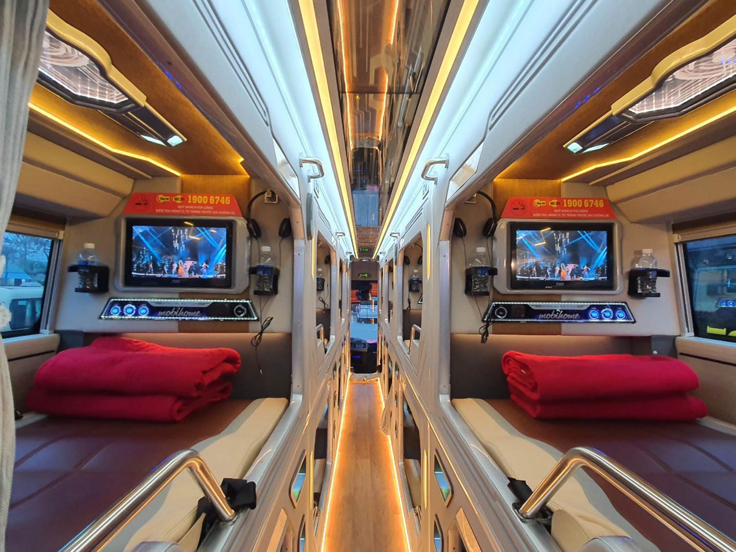Hanoi Airport to Sapa Bus VIP Cabin 